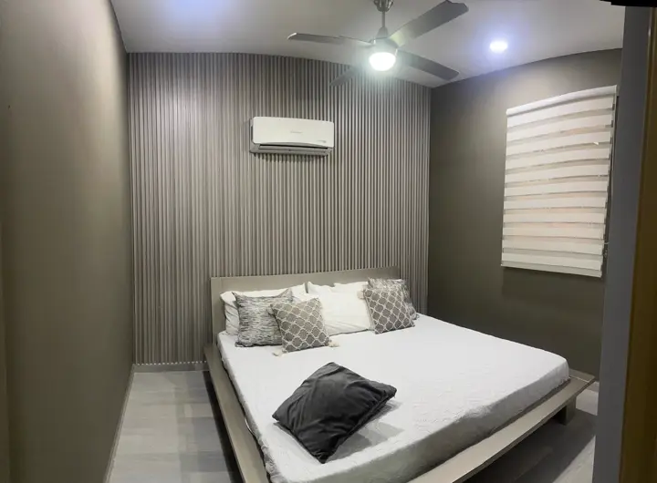 Habitación principal con cama doble